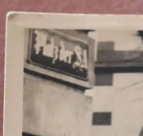 tolles altes Foto - zwei hübsche Frauen 30-40er Jahre - Ort ?