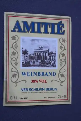 tolles altes Flaschenetikett - Amitié Weinbrand VEB Schilkin Berlin 