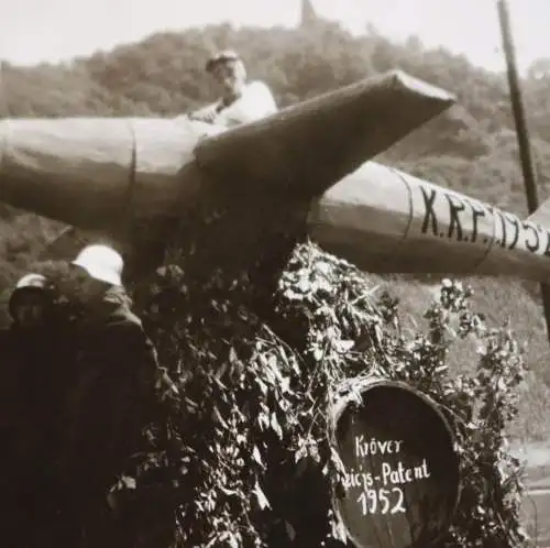 tolles altes Foto - Festumzug - Festwagen mit Flugzeug - Kröver Reichs-Patent ?