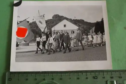 tolles altes Foto - Schulausflug der Stadt-Schule ?  Wappen - Ort ??? 