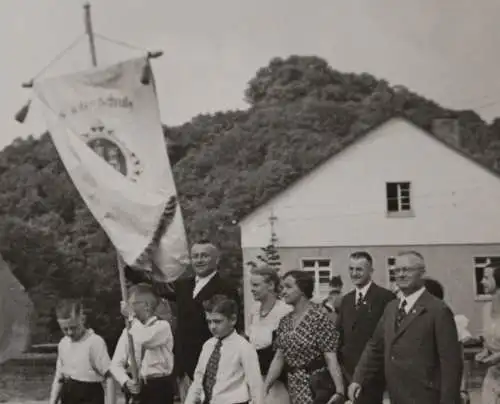 tolles altes Foto - Schulausflug der Stadt-Schule ?  Wappen - Ort ???