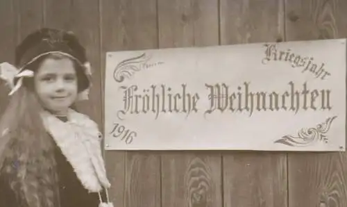 tolles altes Glasnegativ - junges Mädchen - Schild Fröhliche Weihnachten  1916