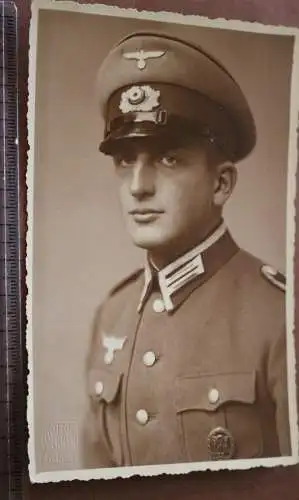 Tolles altes Foto - Portrait eines Soldaten mit Schirmmütze