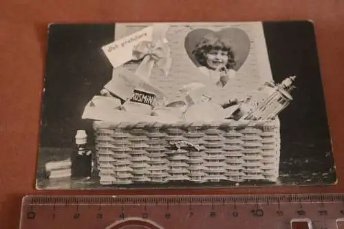 tolle alte Kitschkarte - Korb mit Geschenke und Herz mit Mädchen Portrait 