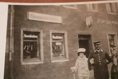 tolles altes Foto - Personen in Kostümen vor Gasthaus ?? Riebeck Bräu