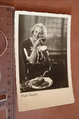 tolle alte Karte - Frau mit Punsch - Prosit Neujahr 