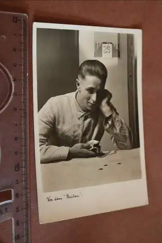 tolle alte Fotokarte - Mann am Tisch - Vor dem Ersten - Horn Karte