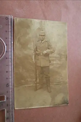 tolles altes Foto - Portrait eines Soldaten mit Pickelhaube 