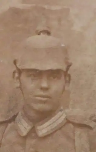 tolles altes Foto - Portrait eines Soldaten mit Pickelhaube 