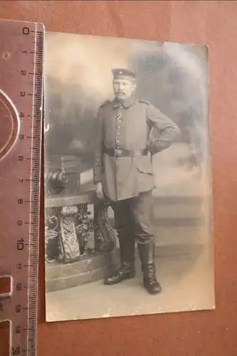 tolles altes Foto - Portrait eines Soldaten aufgenommen in Neumünster