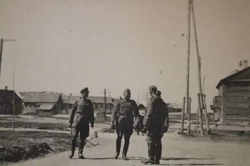 tolles altes Foto - Soldaten mit General  Orden - Russland ???