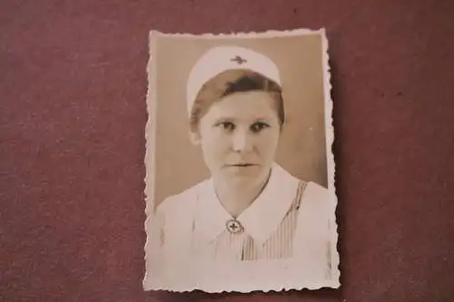 altes Foto - kleines Portrait eines Krankenschwester für Ausweis ?  Nortorf