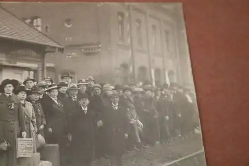zwei tolle alte Fotos Demonstranten Bahnhof - Rathenow - Oberschlesien bleibt