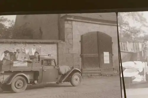 drei tolle alte Negative - Oldtimer Pritschenwagen - DDR - 50er Jahre