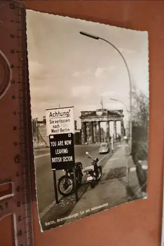 tolle alte Karte - Berlin Brandenburger Tor mit Sektorenschild 1957