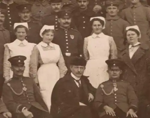 tolles altes Foto - Gruppe Soldaten u. Krankenschwestern - Bad Elster 1914