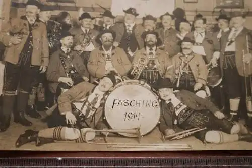 tolles altes Foto - Gruppe Musiker - Bayrische Tracht - Fasching 1914 - Dresden