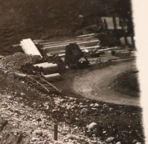 altes Foto - Personen auf einer Baustelle ?  Überflutung ??