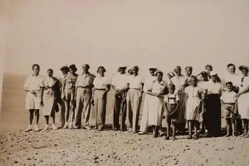 tolles altes  Foto  Strandfoto - Gruppenfoto - Westerland Sylt ?