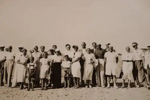 tolles altes  Foto  Strandfoto - Gruppenfoto - Westerland Sylt ?