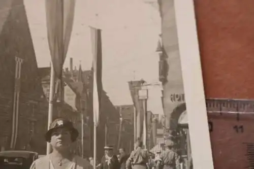 tolles altes  Foto  Frau auf der Strasse - Rothenbach ??? oder Umgebung 1934