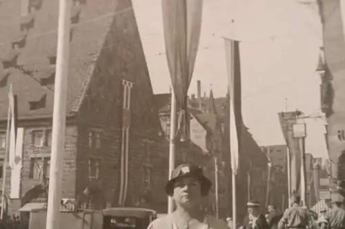 tolles altes  Foto  Frau auf der Strasse - Rothenbach ??? oder Umgebung 1934