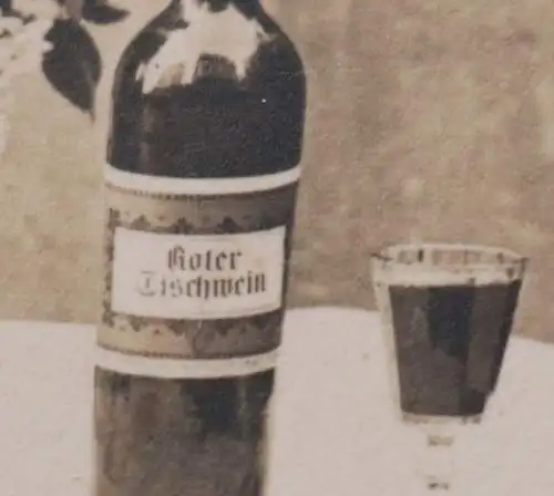 tolles altes  Foto - Mönch mit einem Glas Wein - Weinflasche - München