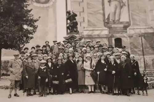 tolles altes Gruppenfoto - Besucher Denkmal Geigenbauerein - Mittenwalde 20-30er