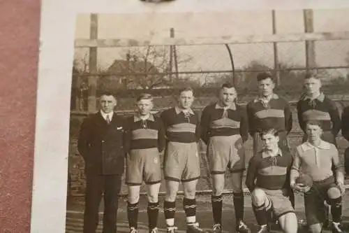 tolles altes Mannschaftsfoto - Fußballmannschaft - Ort ??? 20-30er Jahre