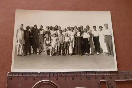 tolles altes Foto - Gruppenfoto - Strandgäste - Norderney 40-60er Jahre ?