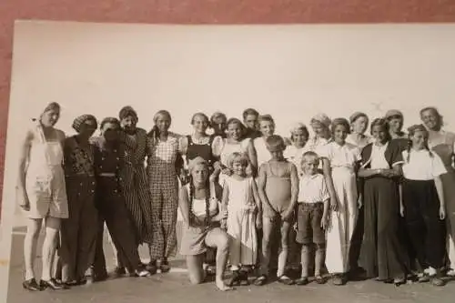 tolles altes Foto - Gruppenfoto - Strandgäste - Norderney 40-60er Jahre ?
