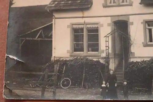 tolles altes Foto  Familie vor ihrem Haus - Unterschefflenz  ? 1915