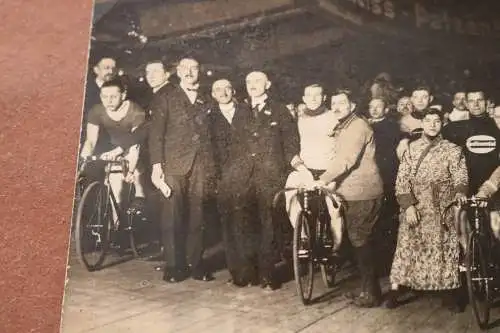 tolles altes Foto - Berliner Sportpalast Radrennfahrer - 20-30er Jahre