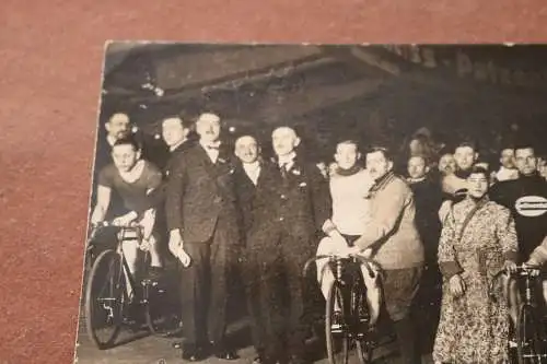 tolles altes Foto - Berliner Sportpalast Radrennfahrer - 20-30er Jahre