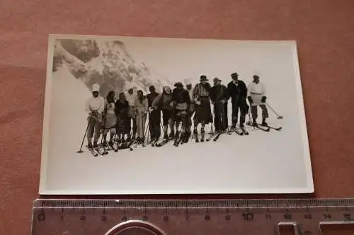 tolles altes Foto - Gruppe Skifahrer - Fasching 1938 auf der Zugspitze