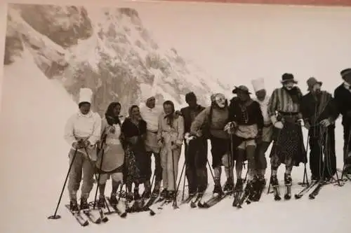 tolles altes Foto - Gruppe Skifahrer - Fasching 1938 auf der Zugspitze 