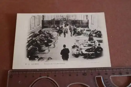 tolle alte Karte -  Lourdes Intérieur l´a bri des Pélerins 1880-1910 ?