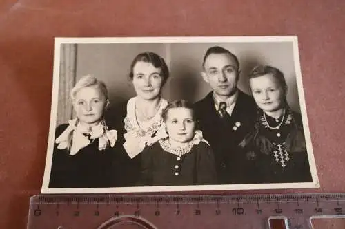 Tolles altes Foto - Familienportrait - 1943