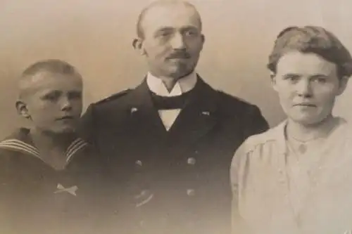 tolles altes Foto - Familienportrait Mann Marineuniform ? Wilhelmshaven - 1920-3
