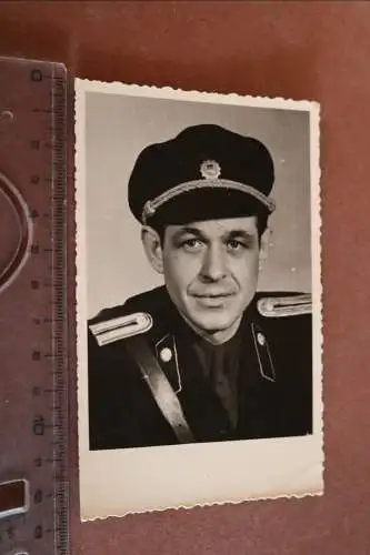 tolles altes Foto - Portrait Mann in Uniform  Feuerwehr DDR ???