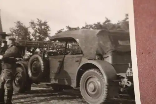 zwei alte Fotos - Soldaten Fahrzeuge auf Vormarsch ?? 