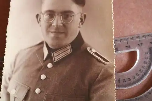 tolles altes Foto - Portrait eines Soldaten , Beamter ? mit Brille