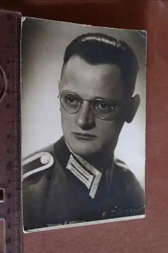 Tolles altes Foto - Portrait eines Soldaten mit Brille  - Fotograf K. Berger