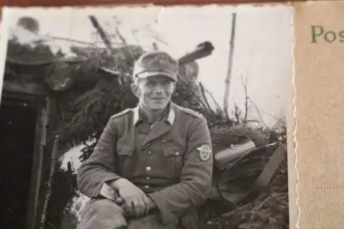 tolles altes Foto - Portrait eines Soldaten - Polizei-Div.  vor Unterstand