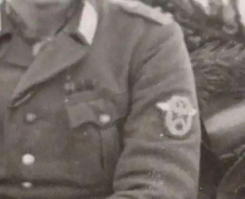 tolles altes Foto - Portrait eines Soldaten - Polizei-Div.  vor Unterstand