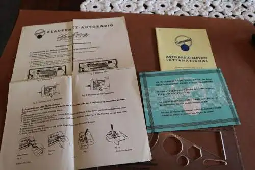 tolle alte Hülle,. Bedienungsanleitung ,Papiere Blaupunkt Autoradio Hamburg de 
