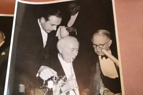 zwei tolle alte Pressefotos ? Dr. Theodor Heuss in Bremen Schaffermahlzeit 1955