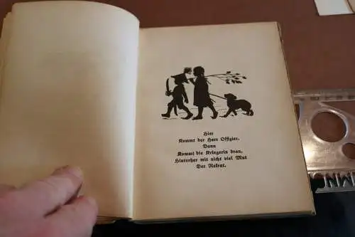 altes Kinderbuch "Kinder und Tiere - Schattenbilder" von Paul Konewka 1922