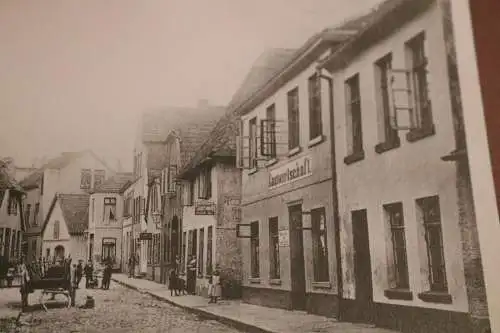 tolles altes Foto - Strassenzug Häuser Gastwirtschaft - Ort ?? Repro ???