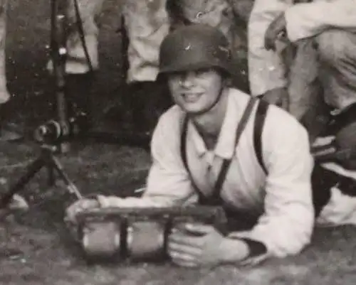 tolles altes Foto - Gruppe Soldaten - Ausbildung Luftwaffe - MG - Rundmagazine 